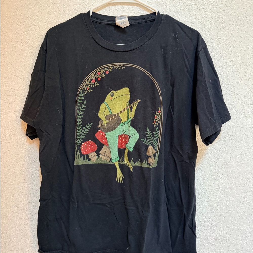 Black Frog Graphic T-Shirt for Reptile Enthusiasts